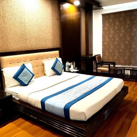 Hotel Delhi Pride, Karol Bagh מראה חיצוני תמונה